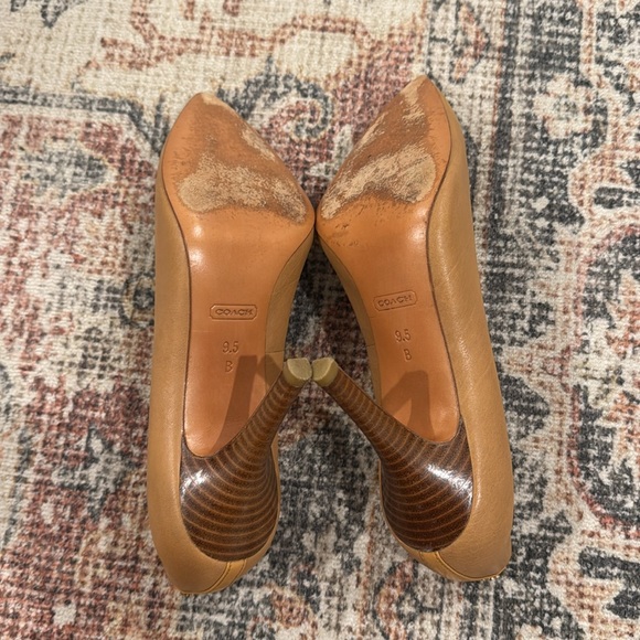 Coach Nude Tan Closed Pointed Toe Heels, Size 9.5 - Picture 5 of 5